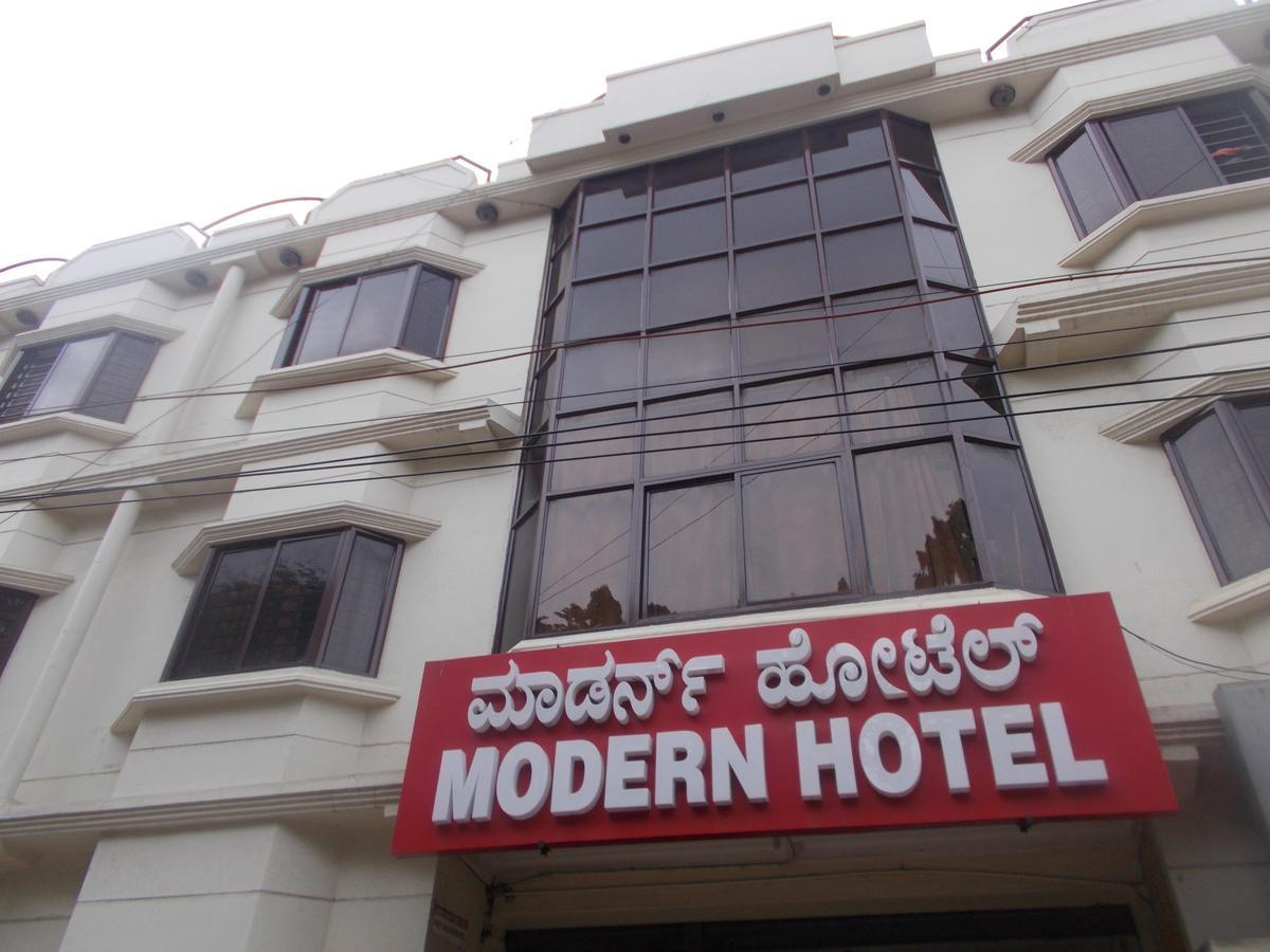 Modern Hotel Bangalore Exterior foto